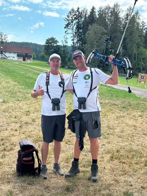 Papa Wolfgang und Staatsmeister Nico Wiener durften sich einmal mehr über eine Goldmedaille freuen. | Foto: Wiener