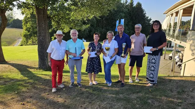 Vizebürgermeister Ernst Ennsberger, Johann Stiegler, Martina Ott, Andrea Lehner, Rudi Lehner, Robert Bauer und Doris Bauer (v.l.). | Foto: Stadtgemeinde Attnang-Puchheim