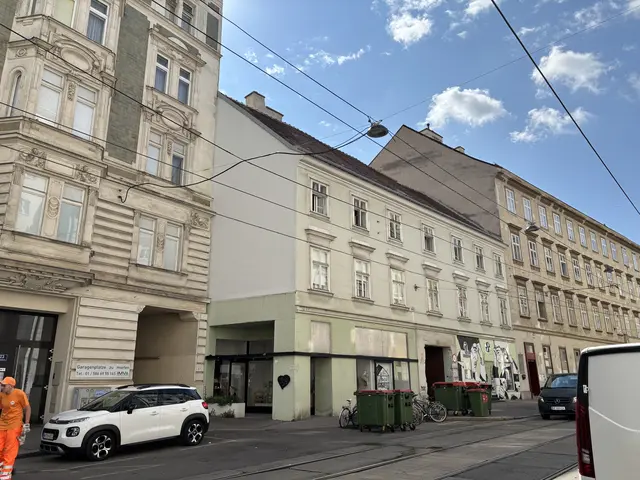 Der Abriss der Ungargasse 25 startete im März 2026 "formell".  | Foto: Luca Arztmann/MeinBezirk