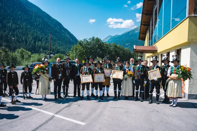 Nach der Prozession am Hohen Frauentag ehrte die SK Neustift im Rahmen eines Frühschoppens wieder verdiente Mitglieder. | Foto: Pernsteiner