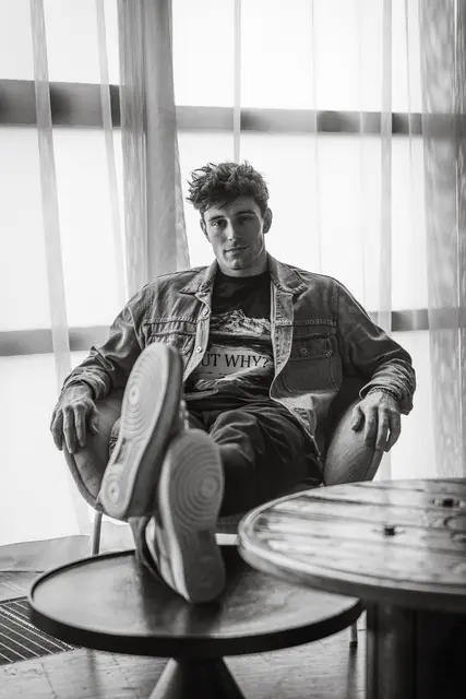 Alexander Eder hat eine der markantesten Stimmen Österreichs. Bald ist er in der ShoppingCity Seiersberg live zu hören. | Foto: Marlies Essletzbichler