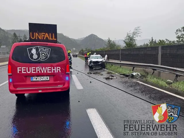Montagnachmittag wurden die Einsatzkräfte bei strömenden Regen zu einem Verkehrsunfall auf der Semmering Schnellstraße (S36) in Fahrtrichtung Wien gerufen. | Foto: FF St. Stefan ob Leoben