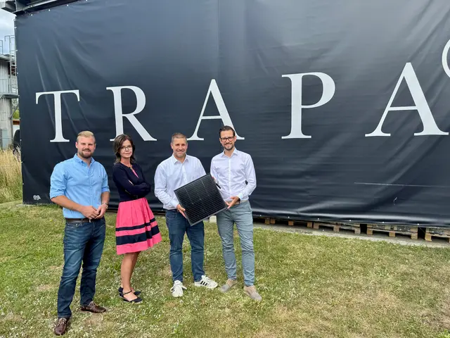  Stadtrat Philipp Subosits, Assistenz der Geschäftsführung Christine Trapitsch, Geschäftsführer Kevin Garnitschnig und Landesrat Sebastian Schuschnig

  | Foto: Büro Schuschnig