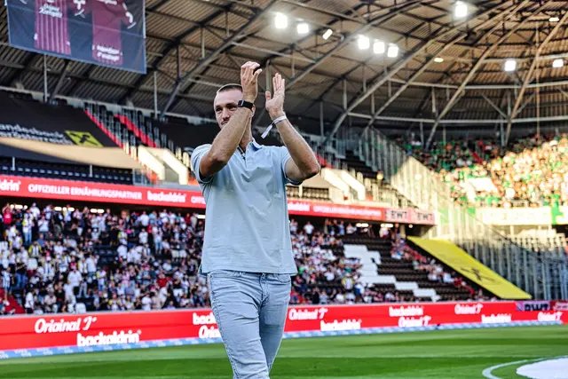 Saša Kalajdžić genoss die emotionalen Moment in der Raiffeisen Arena. | Foto: LASK