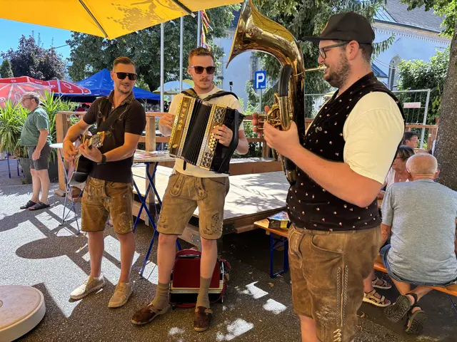 Bevor "Die jungen Wernberger" am Abend aufspielten, gab es den ganzen Tag über musikalische Begleitung.