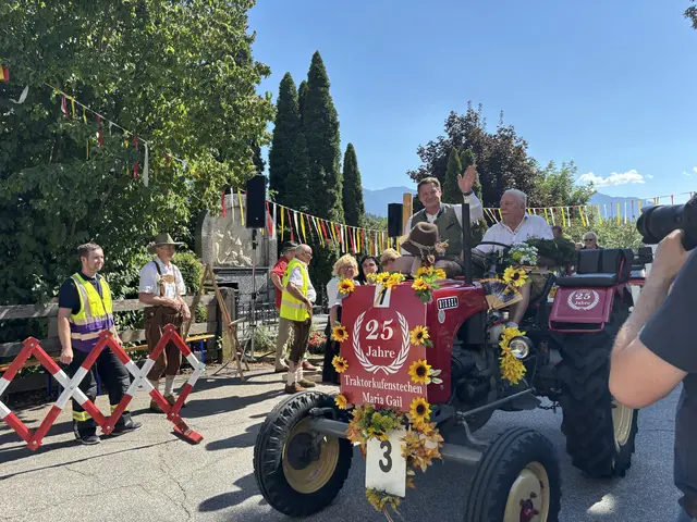 Die Sieger des Traktor-Kufenstechens: Bürgermeister Günther Albel und Ewald Koren | Foto: MeinBezirk.at/Chiara Kresse