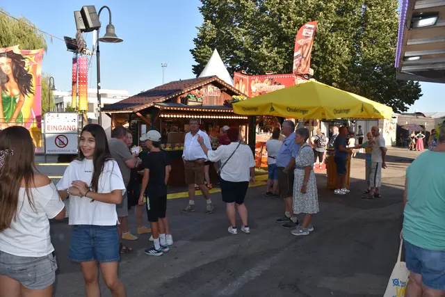 Fahrgeschäfte, Musik und Kulinarik sorgen für echtes Volksfestgefühl. | Foto: Alexandra Goll