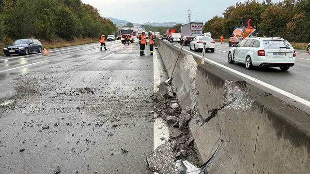 Zwei aufeinander folgende Unfälle sorgten am Montagmorgen auf der A1 für erhebliche Verkehrsbehinderungen. | Foto: DOKU-NÖ
