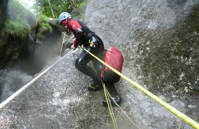 Ein Canyoning-Guide stürzte in der Alpenrosenklamm rund sieben Meter auf den Felsboden. (Symbolbild) | Foto: Archiv (Symbolbild)