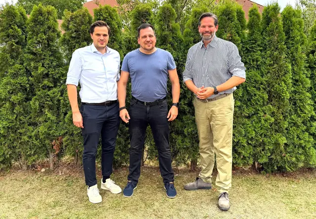 Bundesrat Sebastian Stark (Landesobmann der Jungen Volkspartei NÖ), tschechischer Europaabgeordneter Tomas Zdechovsky, österreichischer Europaabgeordneter Lukas Mandl (v.l.). | Foto: ÖVP