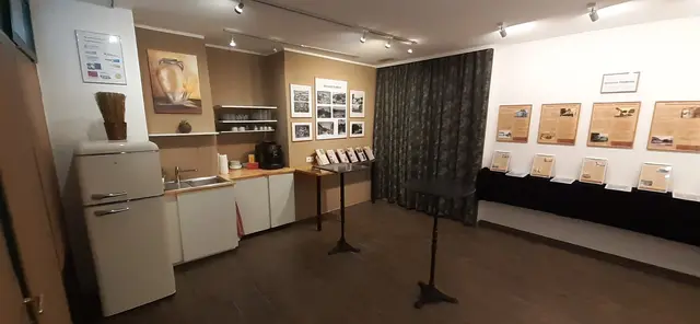 Ausstellung für einen guten Zweck in der Hauptplatzpassage Neunkirchen. | Foto: Andreas Pollak
