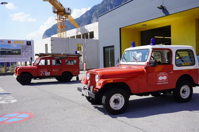 Der Oldtimer-Shuttelservice sorgte wieder dafür, dass alle gut zum fest kamen.  | Foto: AMG