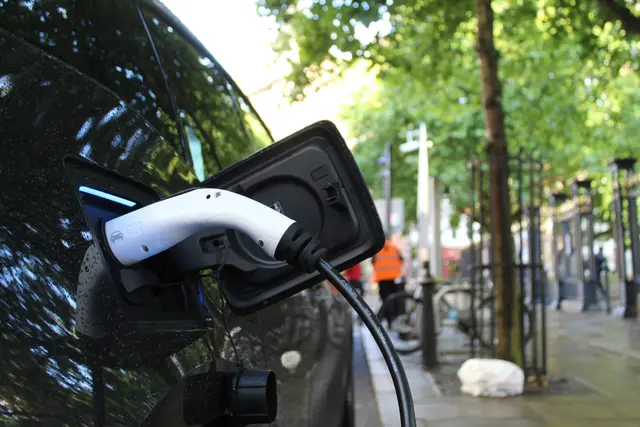 27 Prozent der im Juli neu zugelassenen Pkw waren rein elektrisch. (Symbolfoto) | Foto: unsplash / Andrew Roberts