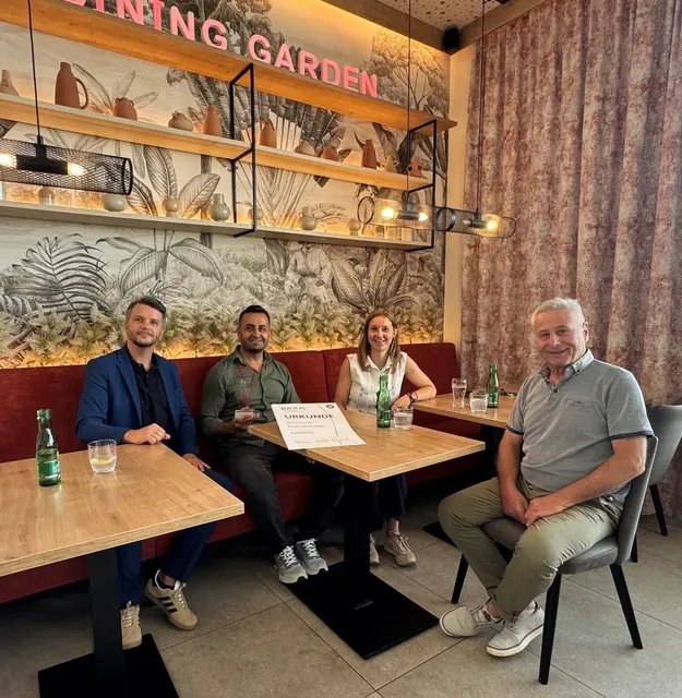 Der Julius-Award wurde andei Pizzeria Hewal verliehen.  | Foto: WB