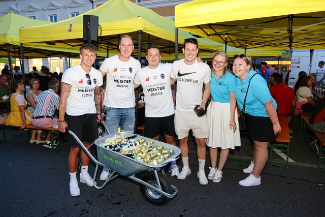 Ausgelassene Stimmung: Das Stadtfest begeisterte Kicker, Landjugend und alle Besucher gleichermaßen. | Foto: Reischl