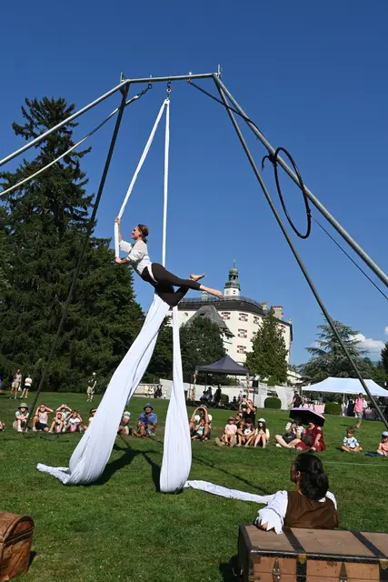 Das Schlossfest Ambras war auch in diesem Jahr, trotz der Hitze mit zahlreichen Besucherinnen und Besuchern gesegnet.  | Foto: Königer