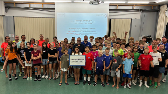 Am Dienstag widmete sich der Präventionsbeamte Gerd Hornbacher den Themen Sicherheit im Internet, verantwortungsvoller Umgang mit sozialen Medien und dem Thema Mobbing. | Foto: Handball Sportunion Leoben