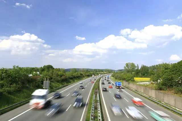 Auf der A2 Südautobahn ist der Autoverkehr im Korridor der Koralmbahn deutlich zurückgegangen. Zugleich liegt der verkehrsstärkste Abschnitt der Steiermark ebenfalls auf der A2.  | Foto: panthermedia
