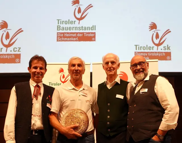 Tiroler Bauernstandl-Gründer Wolfgang Obermüller, Bäckermeister Christian Hirzinger, Fasslbauer Johann Kammerlander und Käsesommelier Harald Weidacher. | Foto: Klaus Wendling