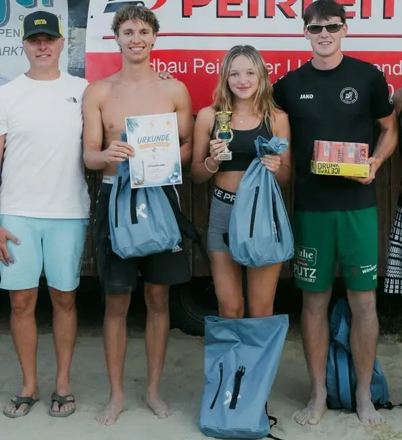 16 begeisterte Mannschaften beim Beach-Volleyballturnier in Pabneukirchen.  | Foto: Marlene Kastenhofer