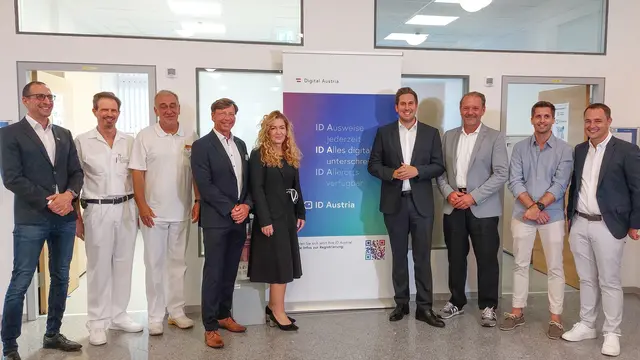 v.l.n.r. Sven Thomas Falle-Mair, Pensionsversicherung; Alfred Sauer, stv. Ärztliche Leitung PV Reha-Zentrum Laab im Walde; Michael Bauch, AKHM, Pflegedienstleitung PV Reha-Zentrum Laab im Walde; Martin Borth, AKHM, Verwaltungsleitung PV Reha-Zentrum Laab im Walde; Canan Aytekin, Generaldirektor-Stellvertreterin Pensionsversicherung; Staatssekretär Alexander Pröll; Andreas Herz, Obmann Pensionsversicherung; Paul Neuhauser, Gemeinschaftspraxis Breitenfurt; Peter Klar, Bürgermeister Laab im Walde. | Foto: Karin Moitzi-Eibler
