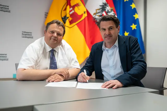Landesparteiobmann Christoph Zarits (r.) und Klubobmann Bernd Strobl: „Doskozil muss jetzt im Landtag Rede und Antwort stehen.“ | Foto: Volkspartei Burgenland