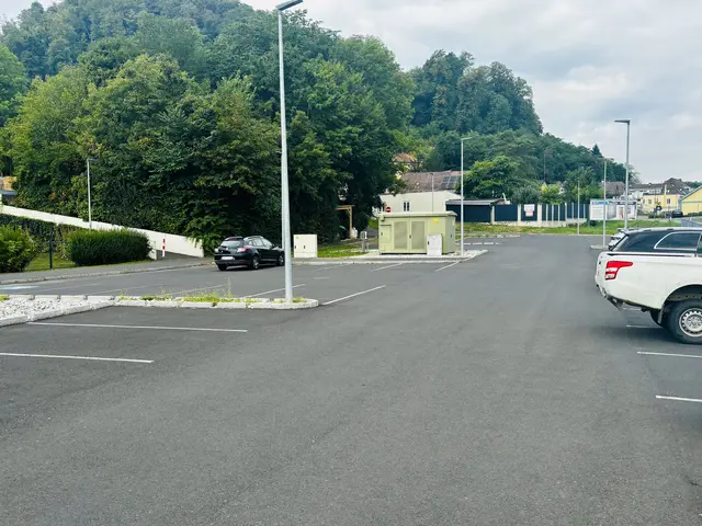 Auf dem Parkplatz vor der Mittelschule Wildon sollen an die 20 Bäume für die Beschattung gepflanzt werden. | Foto: meinBezirk/Barbara Wukovits