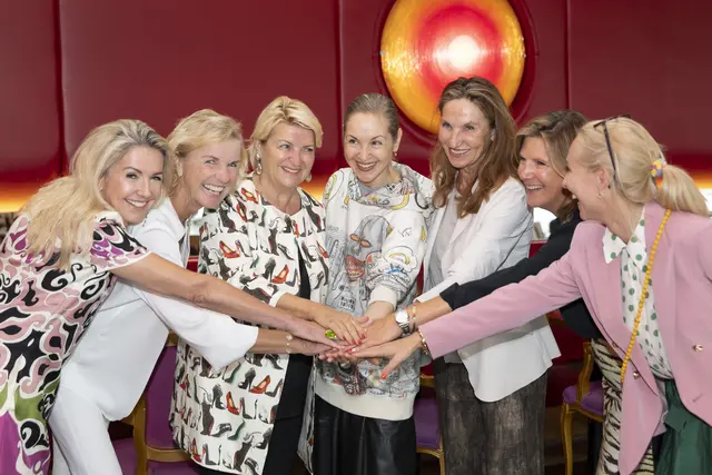 (v.l.n.r.) Angelika Graf, Hera Lind, Marlies Muhr, Valery Tscheplanowa, Ursula Wirth, Birgit Limmert und Martina Fleischer-Kücher. | Foto: Andreas Kolarik