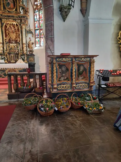 Die liebevoll gebundenen Sträußchen werden dann in der Kirche gesegnet. | Foto: Privat