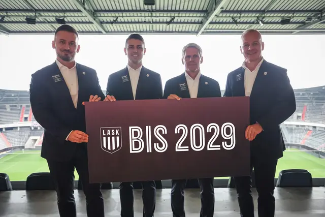 V.l. Kaufmännischer Geschäftsführer des Lask Mergim Bresilla, Sportdirektor Dino Buric, Cheftrainer Didi Kühbauer, Lask-Geschäftsführer Siegmund Gruber | Foto: Lask