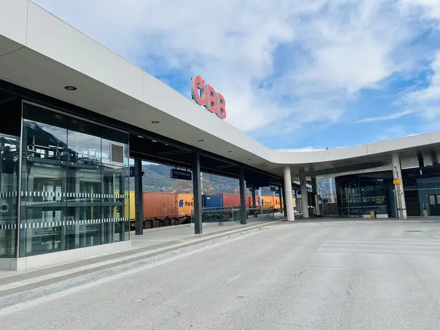 Am Bahnhof Telfs-Pfaffenhofen sorgte ein technischer Defekt im Bereich einer Photovoltaik-Anlage am 18. August für einen Feuerwehreinsatz. (Archivbild) | Foto: Martina Schratzberger