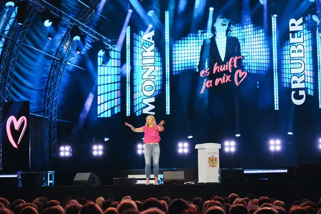 Monika Gruber: zweimal ausverkauftes Stadion. | Foto: KitzMusik/M. Gartner