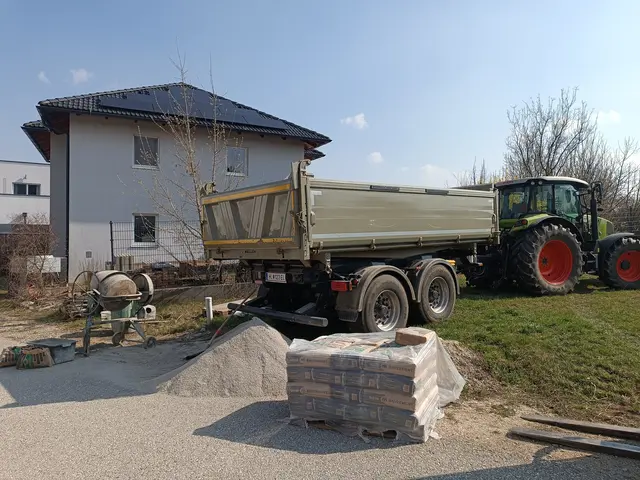 Pflege für Grundstücke: Auch Bauplätze, Wiesen und Wegränder werden mit professionellen Mäh- und Mulcharbeiten gepflegt. | Foto: LAG Lackner