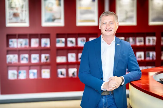 Bezirks-Geschäftsstellenleiter Andreas Riedl berichtet von ersten Abrechnungen für Praktikanten aus weiterführenden Schulen. | Foto: Arbeiterkammer