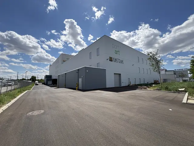 Mit "Port4Art" eröffnete Kunsttrans seinen vierten Standort in Simmering.  | Foto: Kunsttrans.com