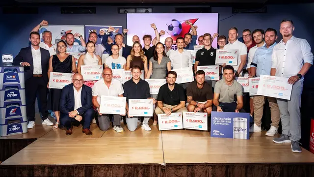 Preisträgerinnen Fair Play-Wertung mit Marlene Wolfsgruber (4. Von links, mittlere Reihe). | Foto: OÖFV/Richard Haidinger