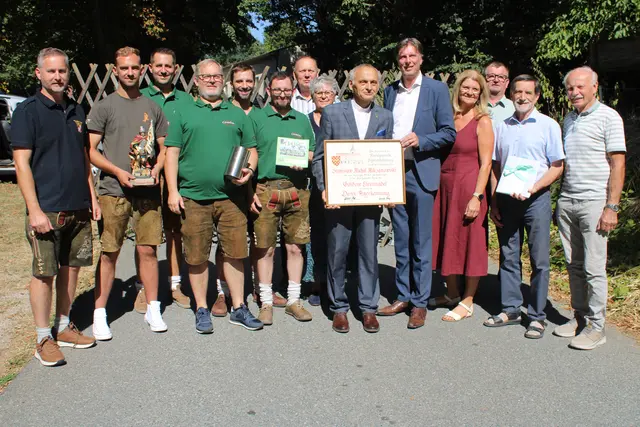 Nach 16 Jahren als Seelsorger und Priester nahm die Pfarre Theras Abschied von Pfarrer, Moderator und Geistlichem Rat Stanislav Michal Milczanowski. | Foto: Privat