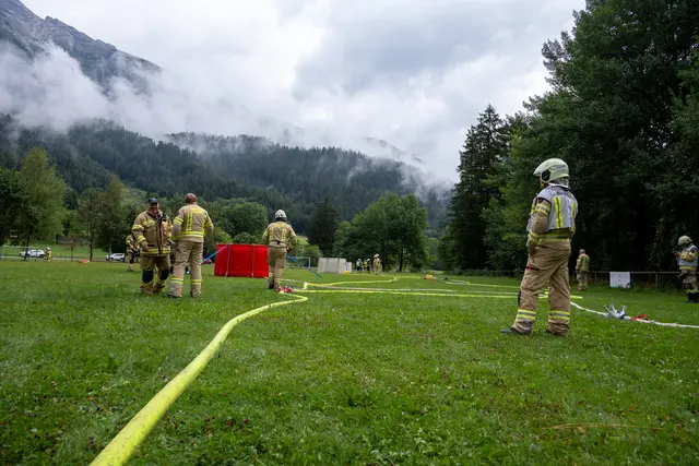 Insgesamt standen 104 Feuerwehrmitglieder und sechs Kräfte der Bergrettung im Einsatz. | Foto: BFV-Reutte