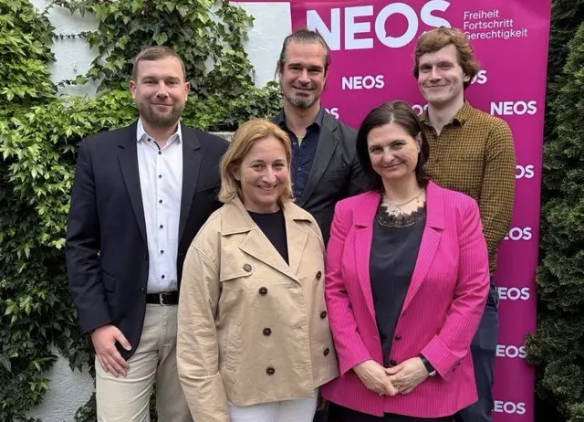 V.l.n.r.: Johannes Mühlbacher, Maria Kletecka-Pulker, Nico Tonisch, Manuela-Anna Sumah-Vospernik, Florian Stöger stellen das neue Bezirksteam.  | Foto: Neos Währing