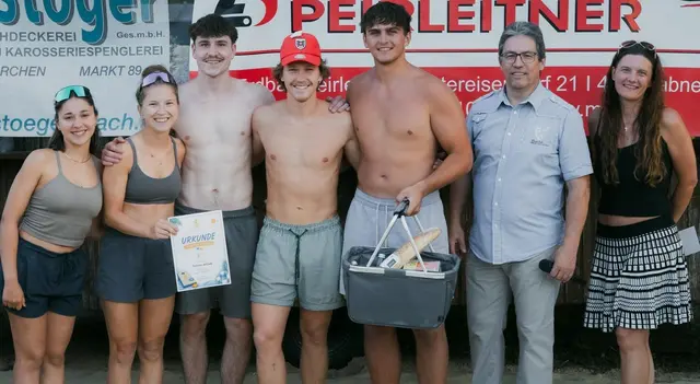 16 begeisterte Mannschaften beim Beach-Volleyballturnier in Pabneukirchen.  | Foto: Marlene Kastenhofer