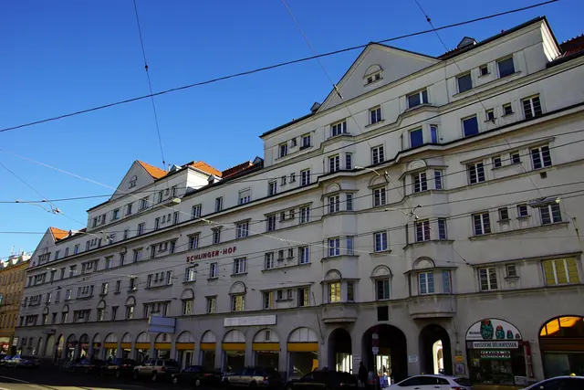 Der Schlingerhof in Floridsdorf ist ein bekannter Gemeindebau. Die Ausstellung des Bezirksmuseums findet im Kulturankerzentrum (Eingang Brünner Straße 36) statt. (Archiv) | Foto: Alois Fischer