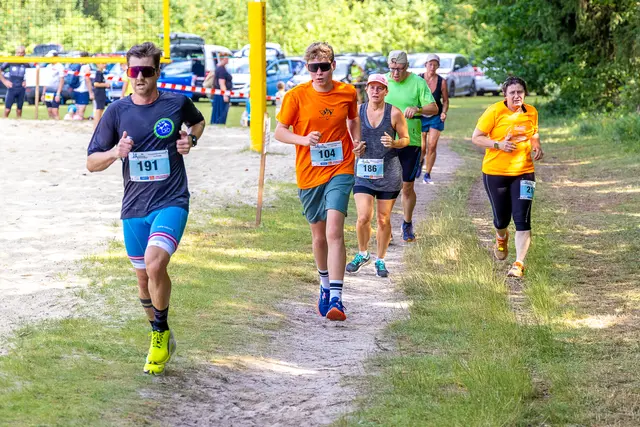 311 Teilnehmerinnen und Teilnehmer folgten dem Motto „Laufgenuss, Lebenslust &amp; Badespaß“. | Foto: Marathon Club Kärnten