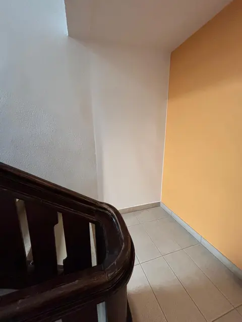 Die zugemauerte Wohnungstüre. | Foto: Königer