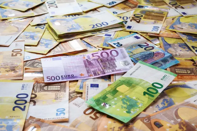 Zusätzlich zu bereits zurückgezahlten 50 Millionen Euro im Juni plant das Burgenland im August einen weiteren Abbau der Schulden um 57 Millionen Euro. | Foto: pixabay / fotoblend