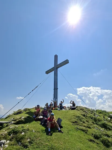 Ein Ferienhighlight war die Wanderung auf den Sarstein. | Foto: Bankhammer/Naturfreunde Obertraun