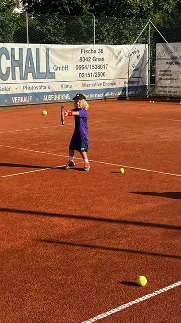 Schon die Allerkleinsten stellten im Kindertenniskurs des USV Fischa ihr Riesentalent unter Beweis.