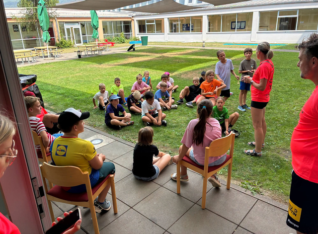 Während der gesamten Camp-Woche erhielten die Jugendtrainerinnen und Jugendtrainer Unterstützung von Spielerinnen und Spielern der Kampfmannschaften.  | Foto: Handball Sportunion Leoben