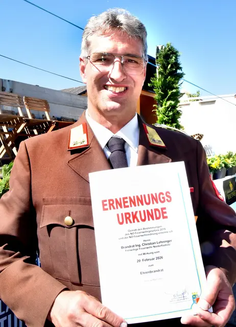 Ernennungsurkunde für Christian Lehninger
 | Foto: Herbert Schleich