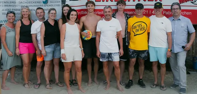 16 begeisterte Mannschaften beim Beach-Volleyballturnier in Pabneukirchen. Veranstalterteam. | Foto: Marlene Kastenhofer