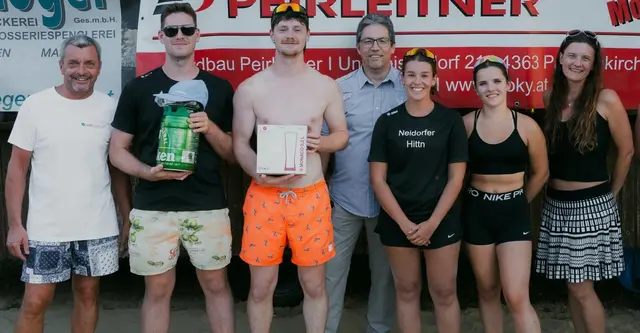 16 begeisterte Mannschaften beim Beach-Volleyballturnier in Pabneukirchen.  | Foto: Marlene Kastenhofer